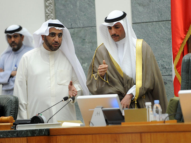 الغانم والدلال في جلسة سابقة