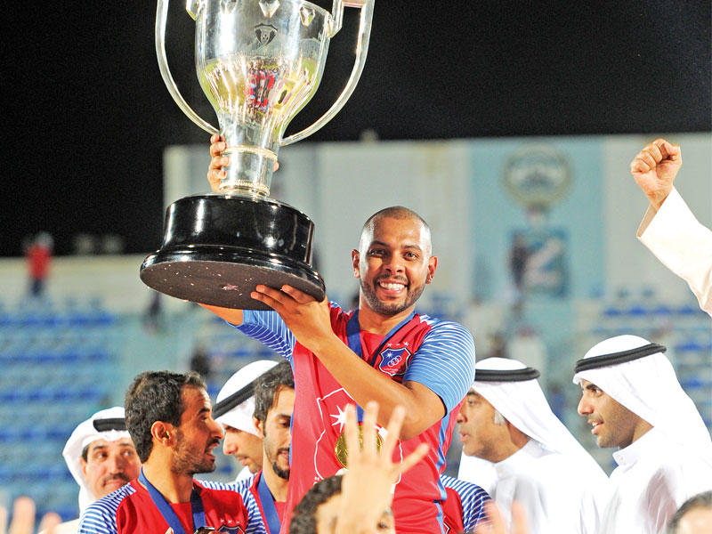 جراح العتيقي مع آخر بطولاته مع الأبيض