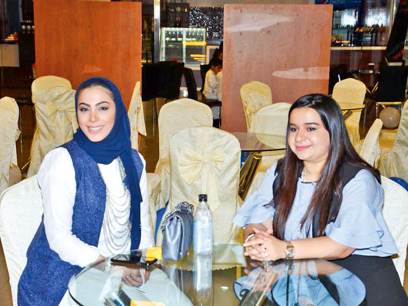 جانب من الخريجات الموجودات بالحفل