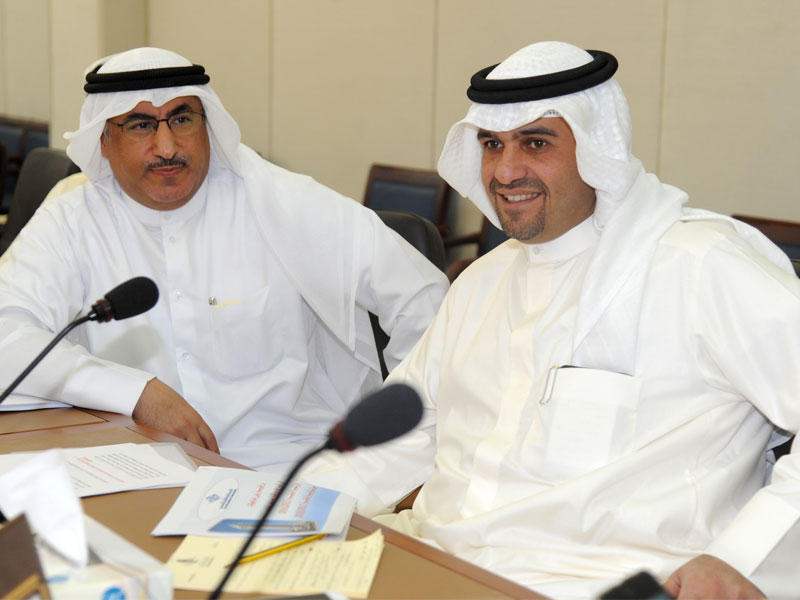 الصالح والفارس خلال اجتماع لجنة الميزانيات أمس