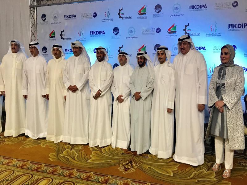 الروضان يتوسط قيادي وزارة التجارة والجهات التابعة لها