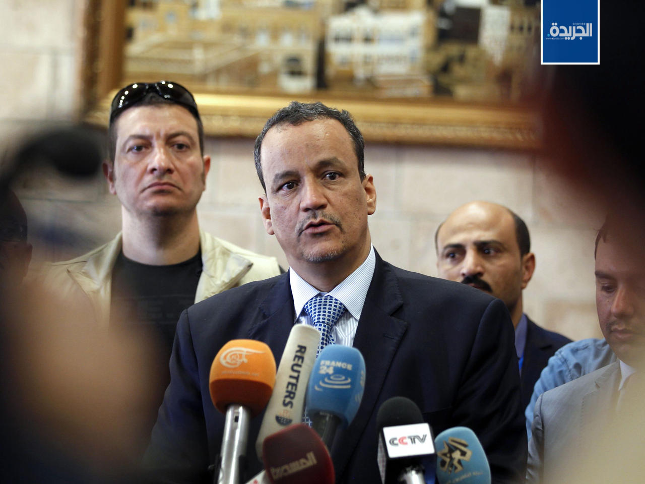 المبعوث الخاص للأمم المتحدة إلى اليمن إسماعيل ولد الشيخ أحمد يتحدث إلى الصحافة لدى وصوله إلى مطار صنعاء الدولي الأسبوع الماضي