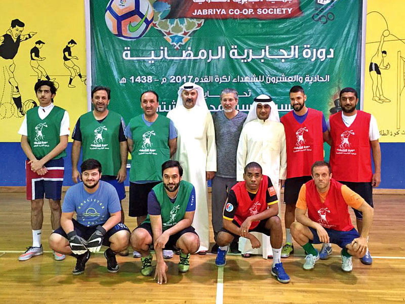 صورة جماعية لأحد الفرق المشاركة