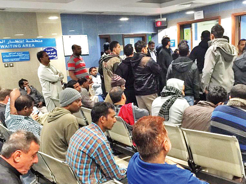 زحام شديد للمراجعين عقب الفطور