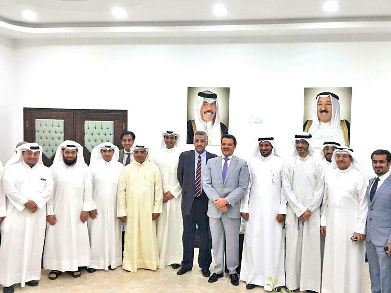 الحربي متوسطاً أعضاء الجمعية الطبية 