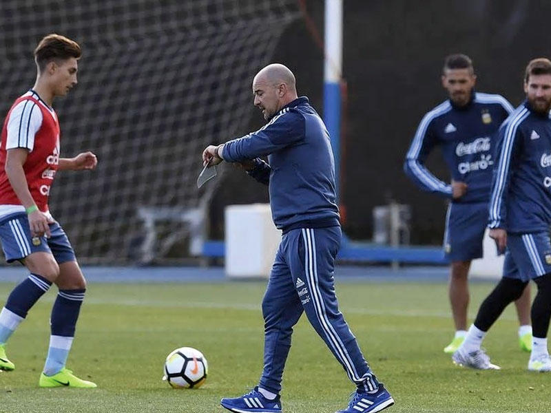 سامباولي خلال تدريبات المنتخب الأرجنتيني