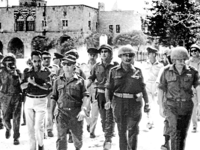 قادة إسرائيليون خلال جولة بالضفة الغربية المحتلة في فلسطين