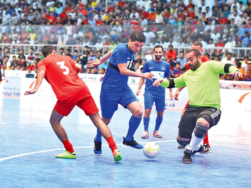 طارق التائب يحاور فريق غيغز 