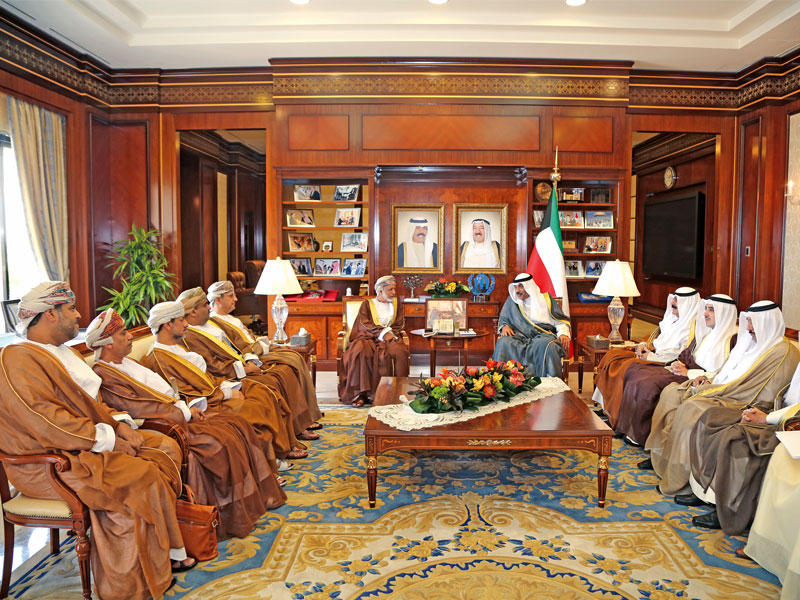 الخالد خلال لقائه بن علوي