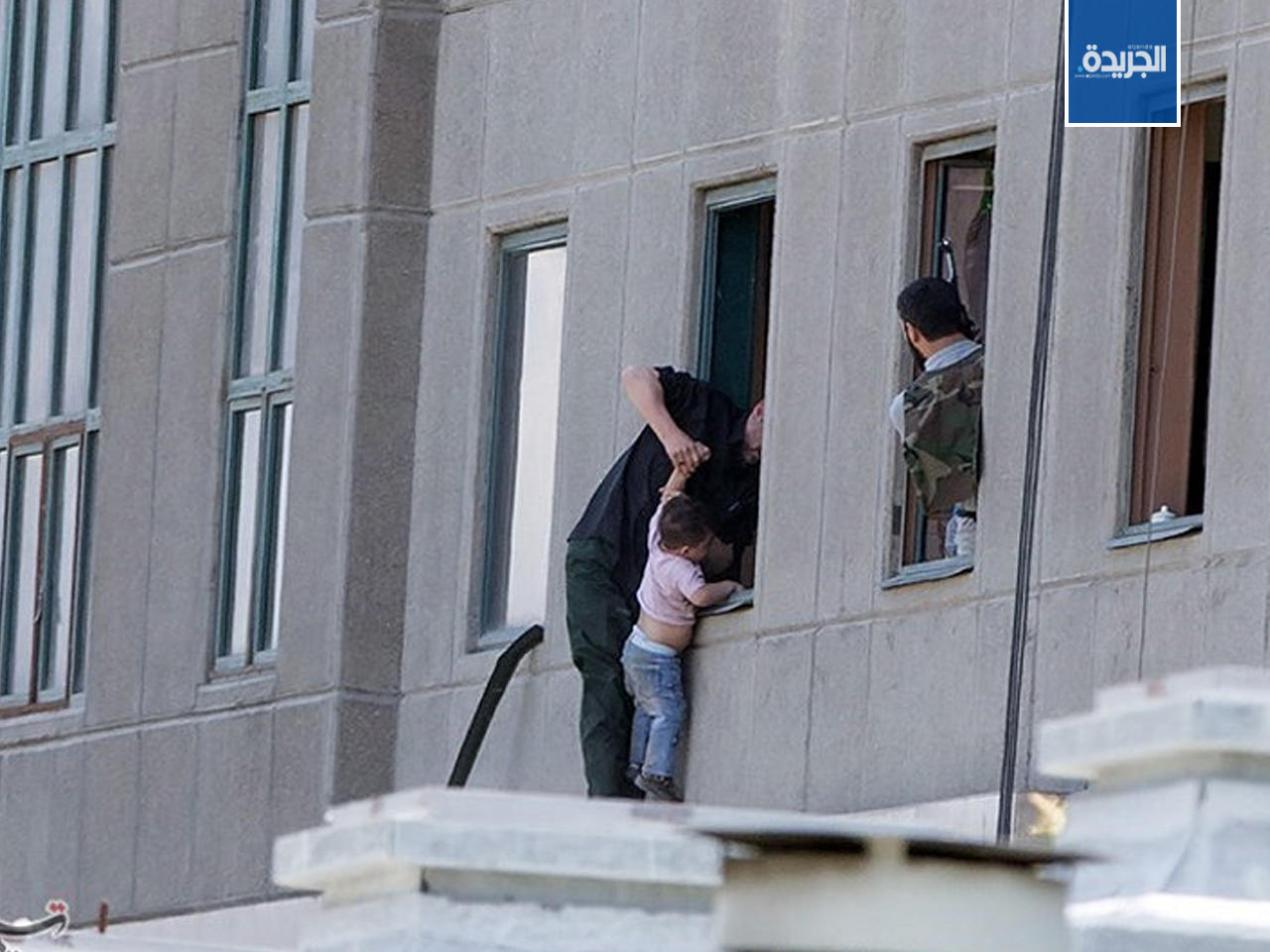 إجلاء صبي خلال هجوم على البرلمان الإيراني في وسط طهران