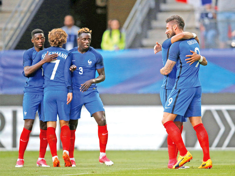 لاعبو المنتخب الفرنسي خلال مباراة سابقة