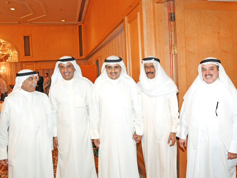 المنفوحي متوسطاً بعض المشاركين في الغبقة