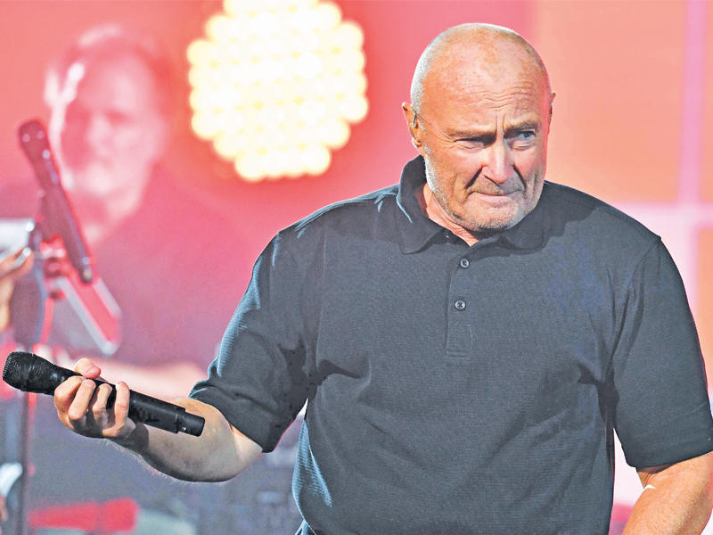 المغني البريطاني فيل كولينز