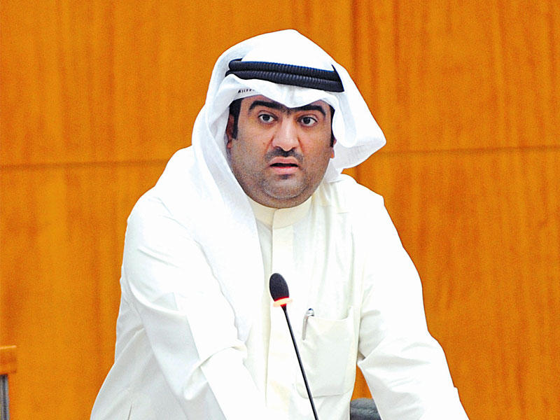 وزير التجارة والصناعة وزير الدولة لشؤون الشباب بالوكالة خالد الروضان