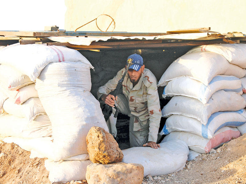 مقاتل من الجيش السوري الحر في درعا أمس الأول   (رويترز)