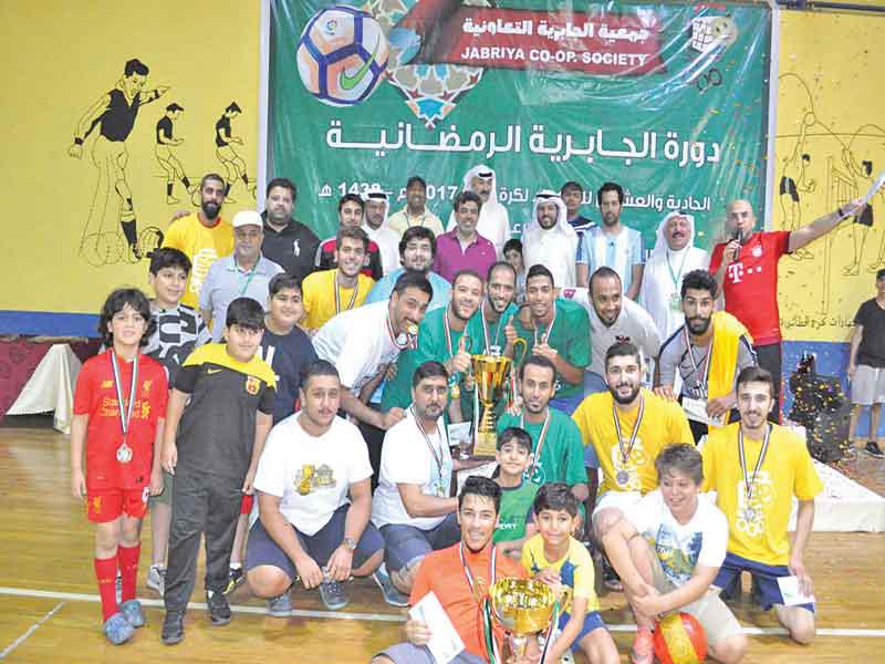 فريق قبازرد يحمل كاس الدورة