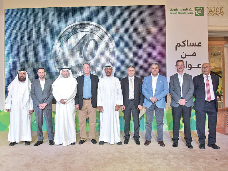 صورة جماعية لبعض أعضاء الإدارة التنفيذية