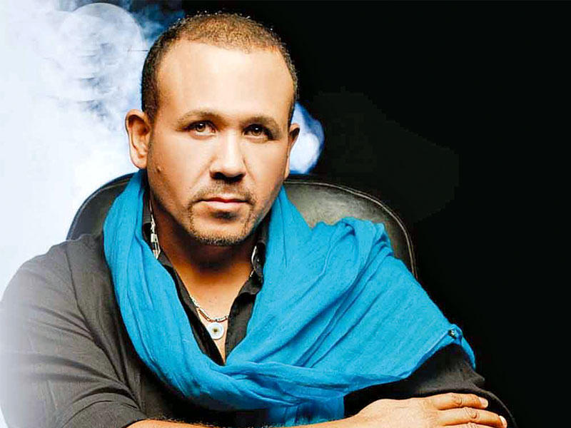 الفنان المصري هشام عباس