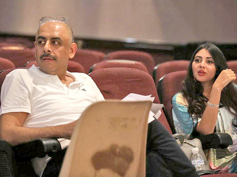 فهد العبدالمحسن مع مريم حسين أثناء البروفة 