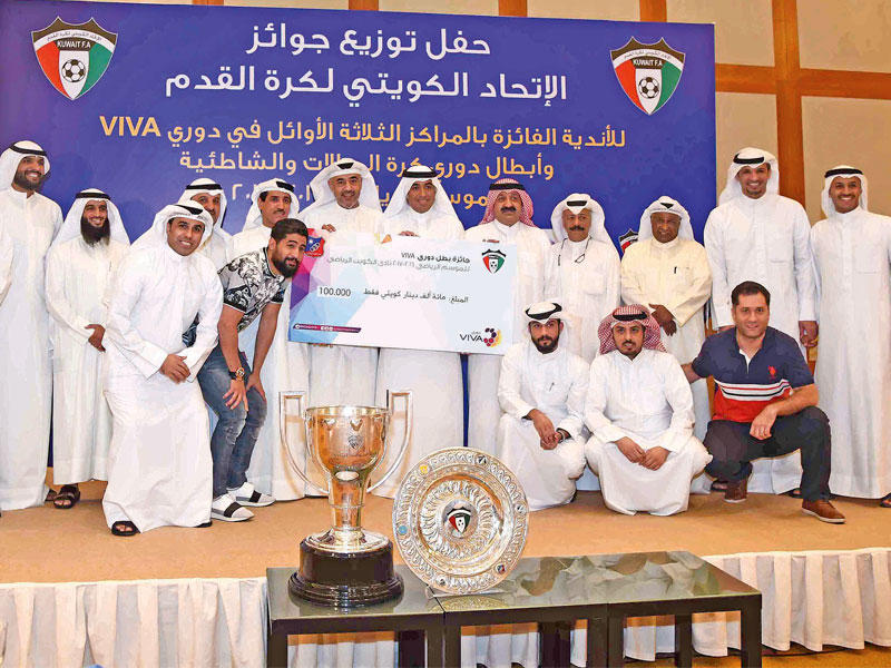 تكريم فريق الكويت بطل دوري ڤيڤاn