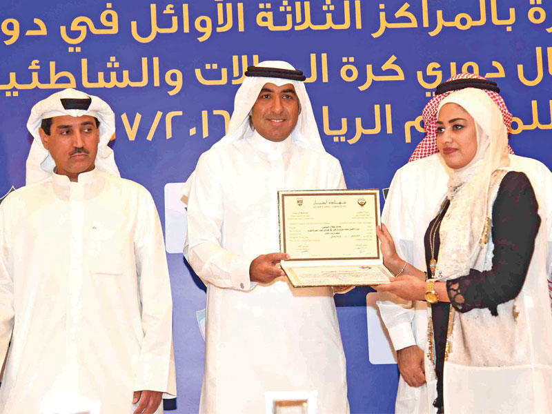 الحساوي يقدم شهادة لإحدى الحكمات المستجدات