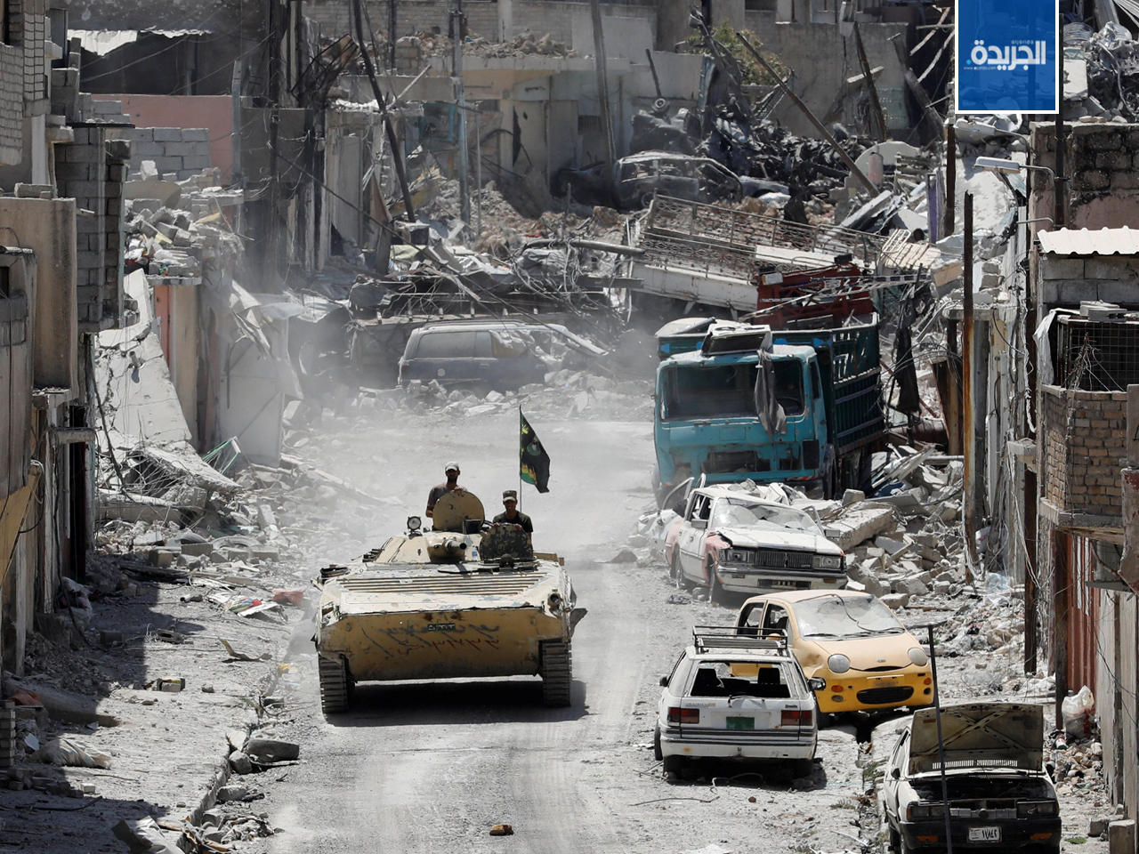 دبابة عسكرية عراقية تدور في منطقة الزنجيلي غرب الموصل