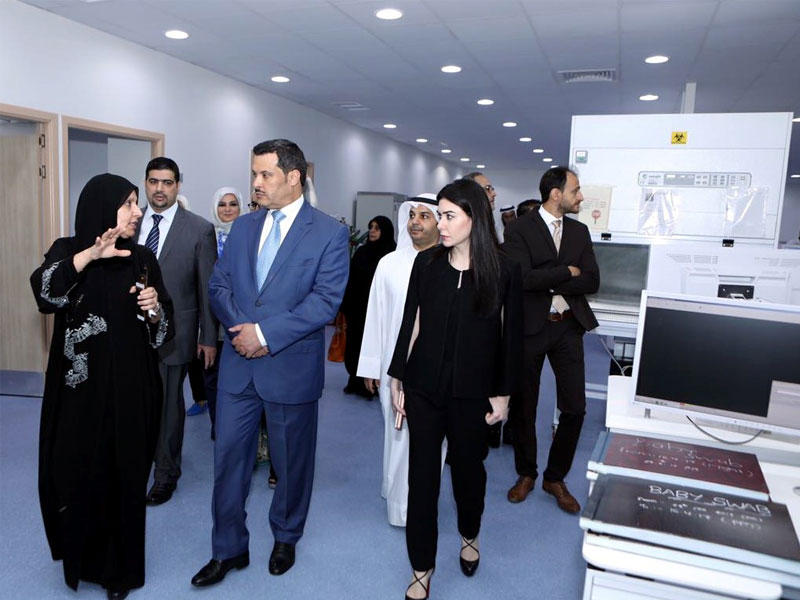 وزير الصحة الدكتور جمال الحربي خلال جولته في مستشفى الولادة بمنطقة الصباح الطبية (أرشيفية)