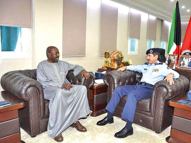 المكراد مستقبلاً السفير السنغالي