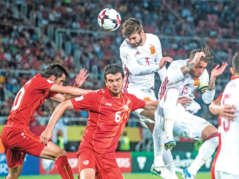 جانب من مواجهة إسبانيا ومقدونيا