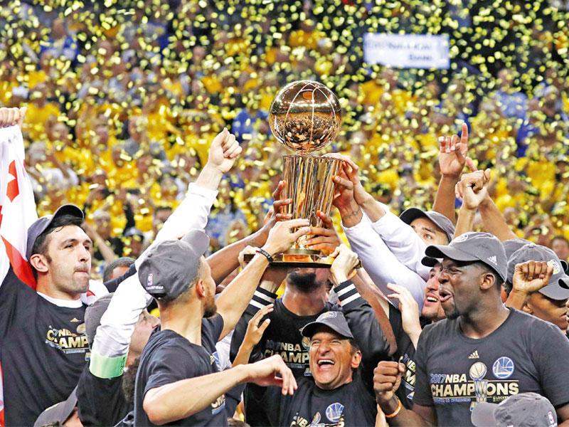 جانب من مراسم تتويج غولدن ستايت