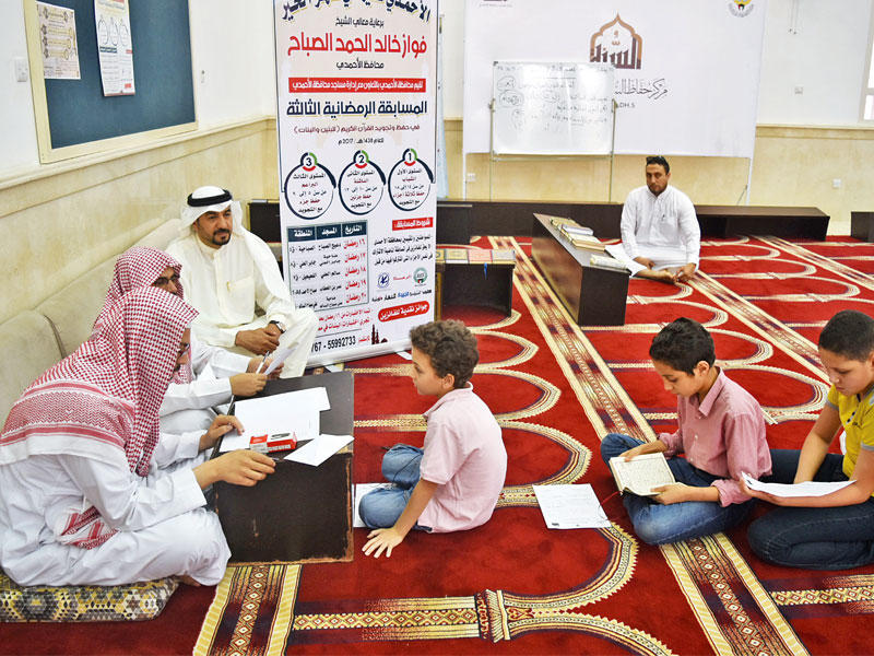 جانب من المشاركات في مسابقة الأحمدي لحفظ القرآن