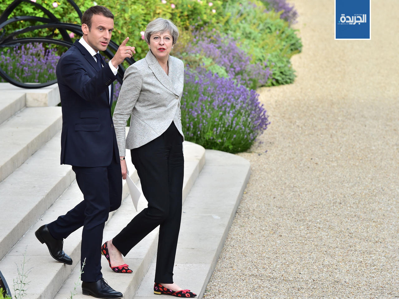 رئيسة وزراء بريطانيا تيريزا ماي ورئيس فرنسا ايمانويل ماكرون بقصر الاليزيه في باريس