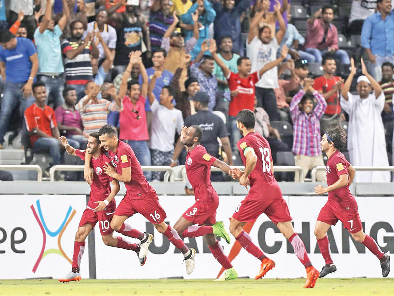 فرحة لاعبي قطر بهدف حسن الحيدروس في كوريا الجنوبية