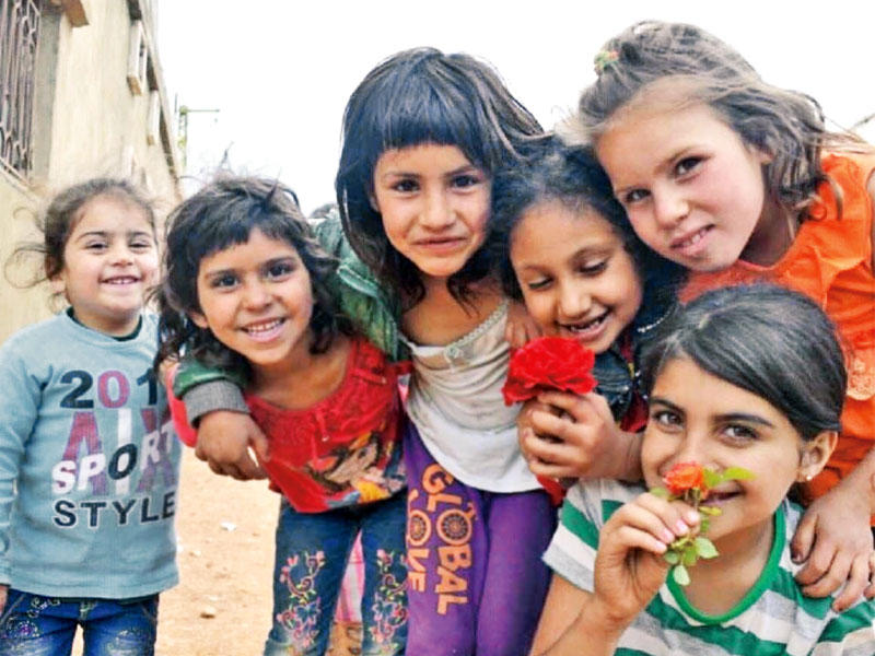 الفن يرسم الابتسامة على شفاه الأطفال