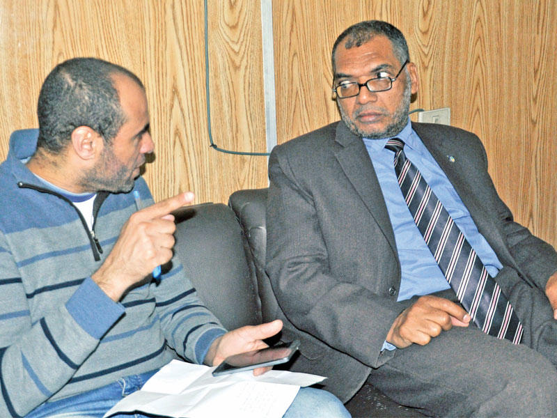 عبدالفتاح العواري متحدثاً لمحرر «الجريدة»