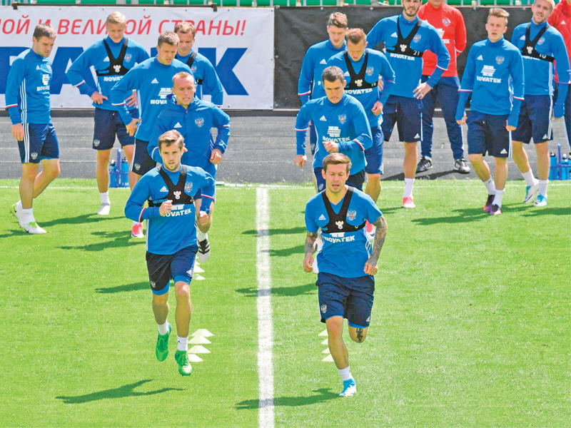 جانب من تدريبات المنتخب الروسي