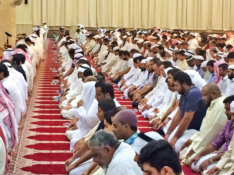 حشود المصلين في الفروانية