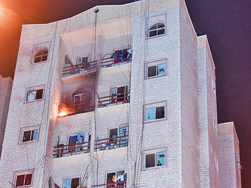 النيران تندلع بالشقة