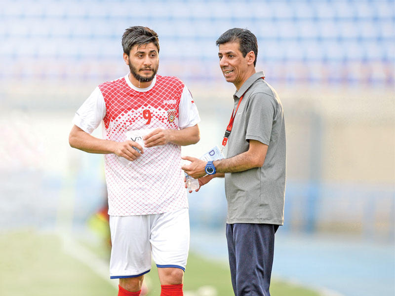 مدرب الفريق الأول لكرة القدم بالنادي أحمد عبدالكريم