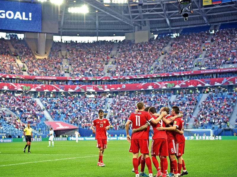 فرحة لاعبي المنتخب الروسي بالهدف الثاني