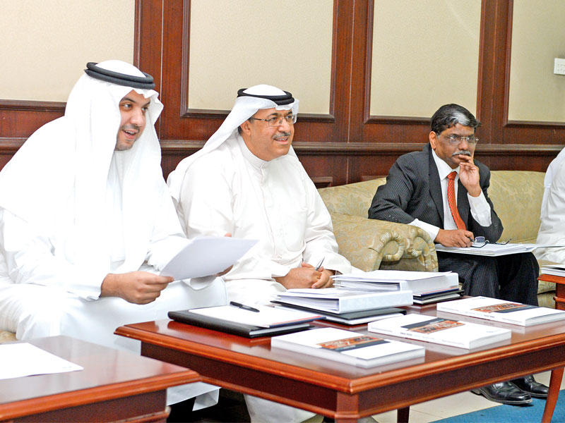 العبدالله وعلي خلال الجمعية العمومية