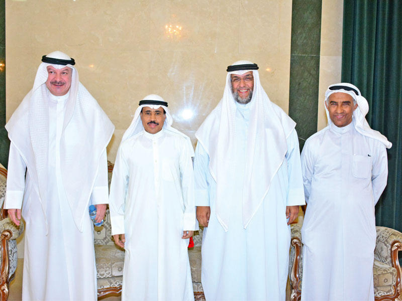 وكيل وزارة العدل عبداللطيف السريع ووكيل السجل العقاري محمد الحماد وفيصل الشرهان ورياض الشرهانn