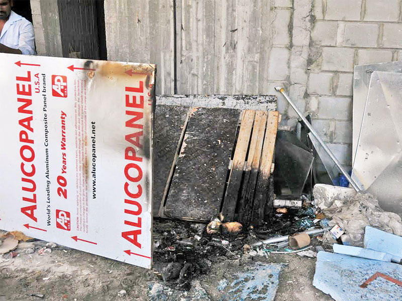 جانب من الحريق