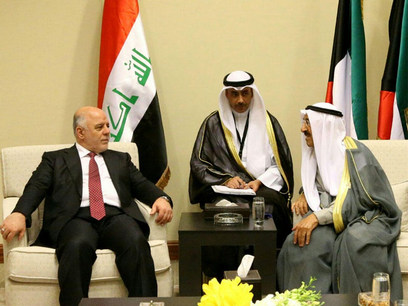 رئيس الوزراء حيدر العبادي مع صاحب سمو أمير البلاد