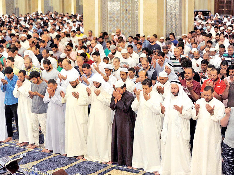 جانب من المصلين في ليلة الـ26 من رمضان