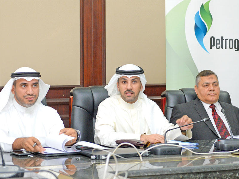 الجناعي مترئساً الجمعية العمومية  (تصوير نوفل إبراهيم)