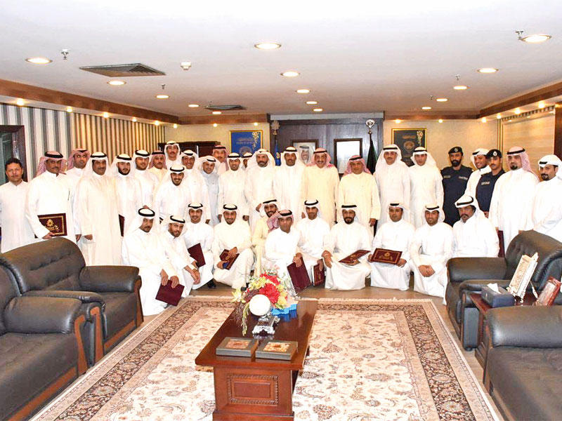 الجراح مع الضباط المكرمين