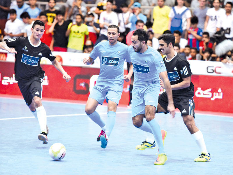 كهربا يراوغ ويحاول المرور