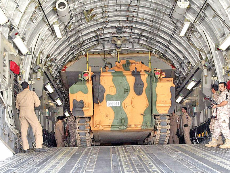 وصول مدرعات تركية إلى قاعدتها العسكرية في الدوحة أمس (قنا)