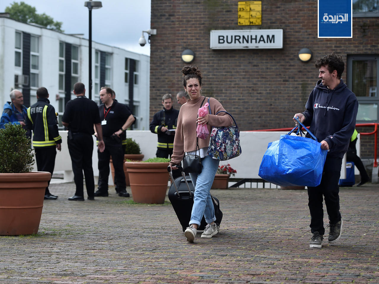 إجلاء السكان من مجمع برج بورنهام السكني في شمال لندن، بريطانيا